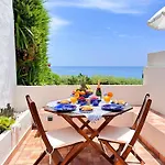 Semesterbostad Charming Algarvianoceanfront Townhouse By Becherish *