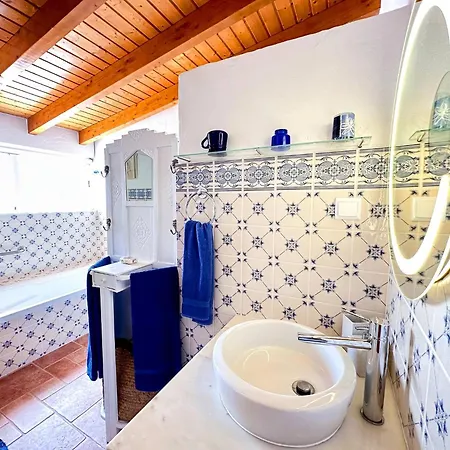 Сasa de vacaciones Charming Algarvianoceanfront Townhouse By Becherish